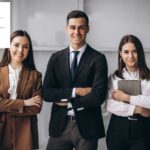 خدمات العلامات التجارية والإنتاج: هوية بصرية قوية لشركتك في الخليج